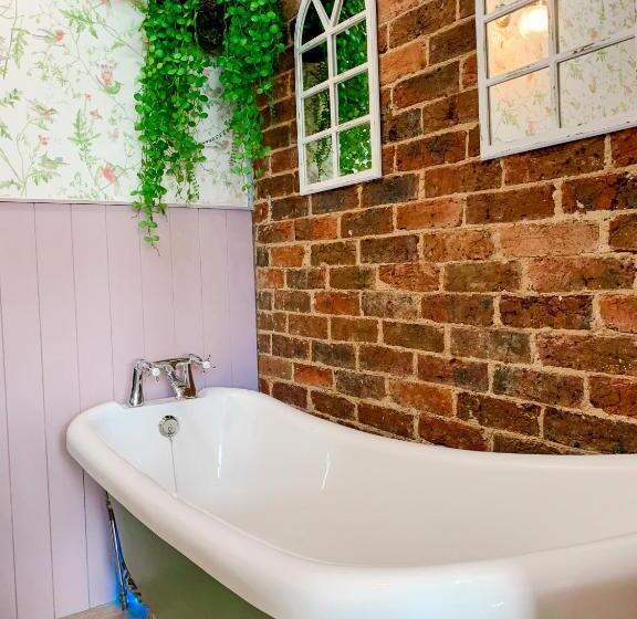 디럭스 룸 킹사이즈 침대, The Townhouse 101