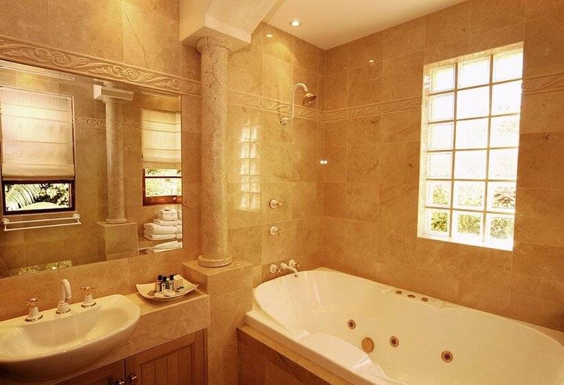 标准间带漩涡浴缸, Victoria S At Wategos