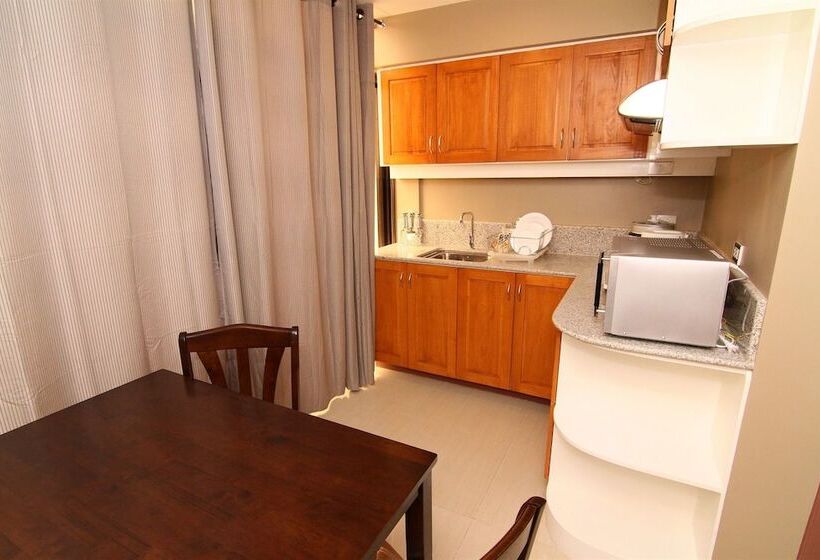 디럭스 스위트, Uptown Condotel
