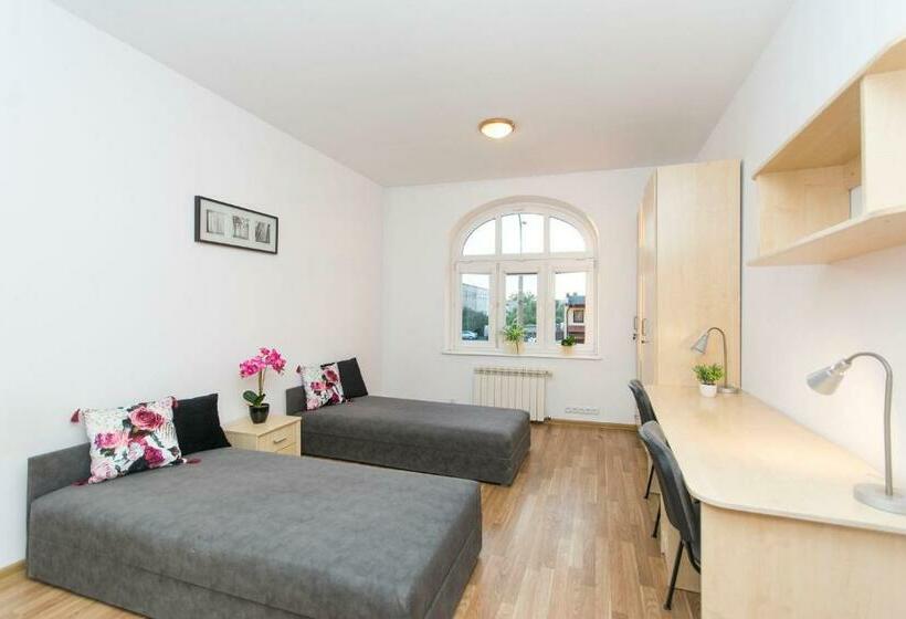 اتاق استاندارد با سرویس بهداشتی مشترک, Akademikus Toruń