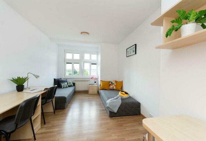 اتاق استاندارد با سرویس بهداشتی مشترک, Akademikus Toruń