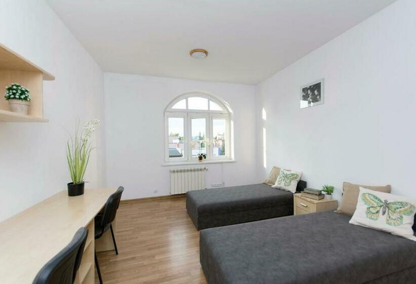 اتاق استاندارد با سرویس بهداشتی مشترک, Akademikus Toruń