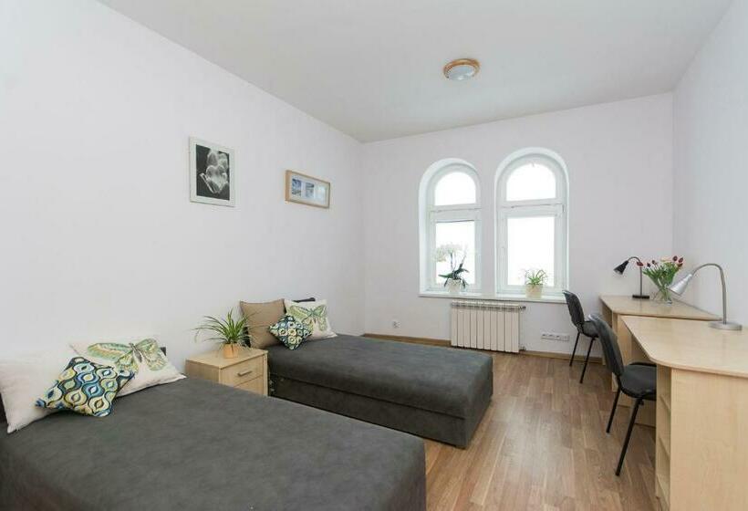 اتاق استاندارد با سرویس بهداشتی مشترک, Akademikus Toruń