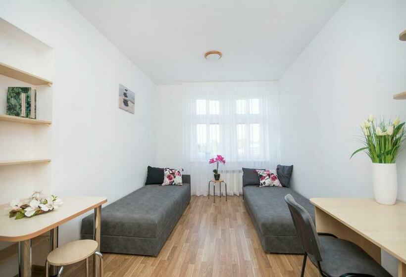 استودیو خانوادگی, Akademikus Toruń