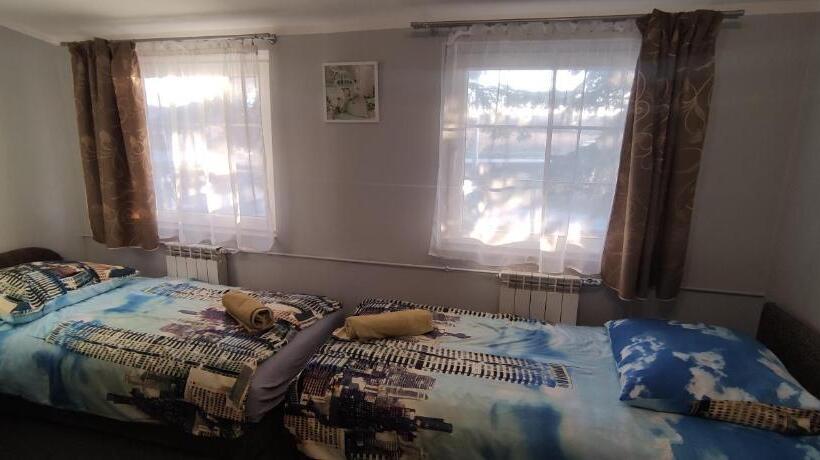 חדר סטנדרט לשלושה עם חדר אמבטיה משוף, Zajazd Pod Lwem