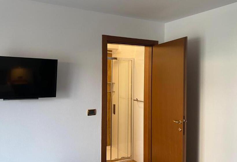 اتاق استاندارد سه تخته با بالکن, Dw Szarotka