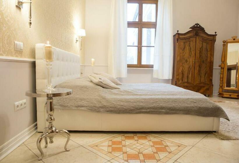 غرفة سوبيريور, Pałac Jabłonowo