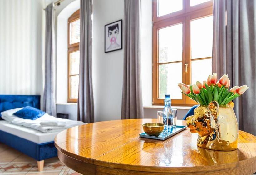 غرفة قياسية, Pałac Jabłonowo