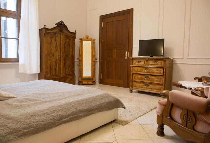 スーペリアースイート, Pałac Jabłonowo