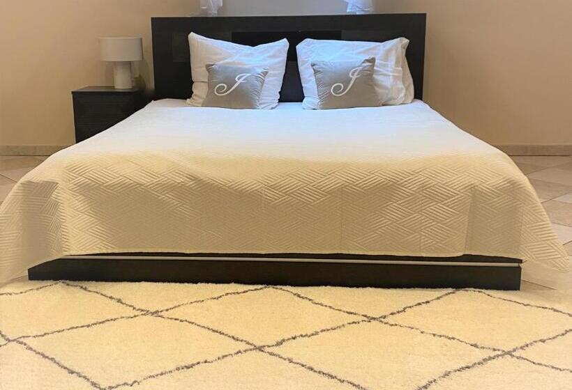 デラックススイート, Pałac Jabłonowo