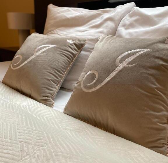 デラックススイート, Pałac Jabłonowo