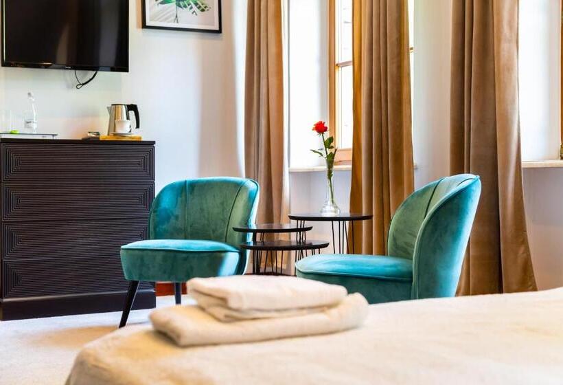 デラックスルーム, Pałac Jabłonowo