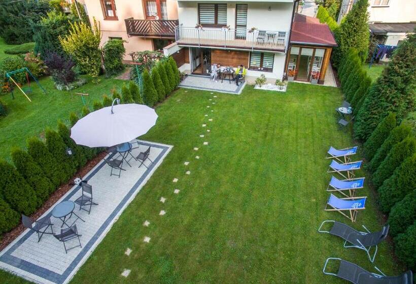 سوییت با چشمانداز باغ, Siedem życzeń