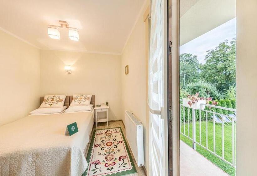 سوییت با چشمانداز باغ, Siedem życzeń