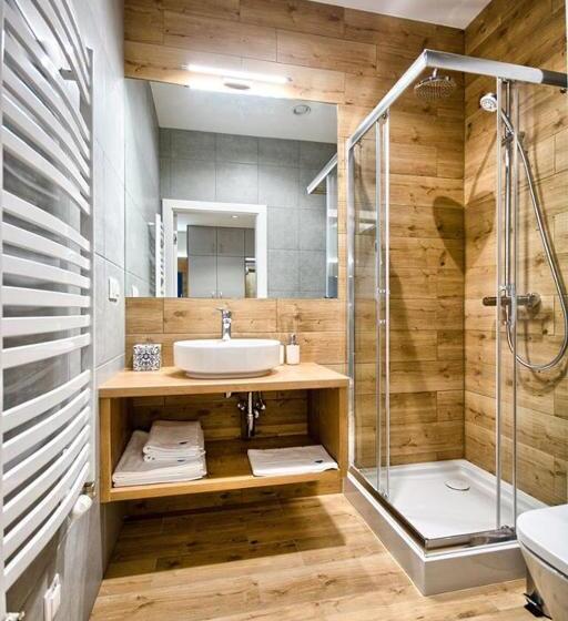 اتاق لوکس خانوادگی, Szafir