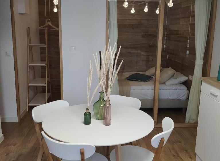 דירת חדר, Willa Bursztynowa