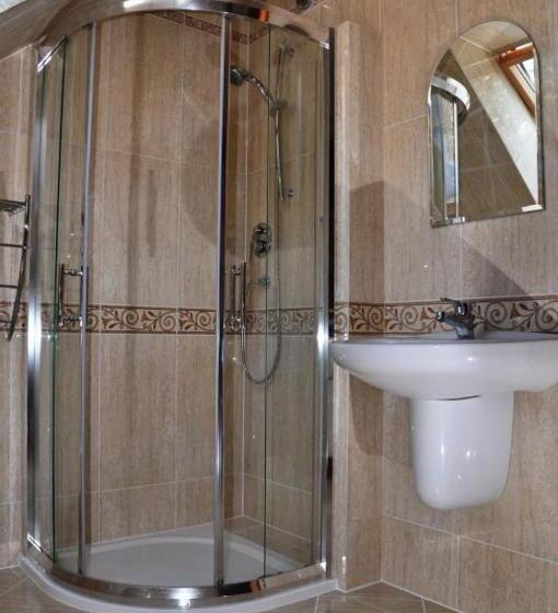 اتاق استاندارد چهارنفره با بالکن, Willa Leśna Polana