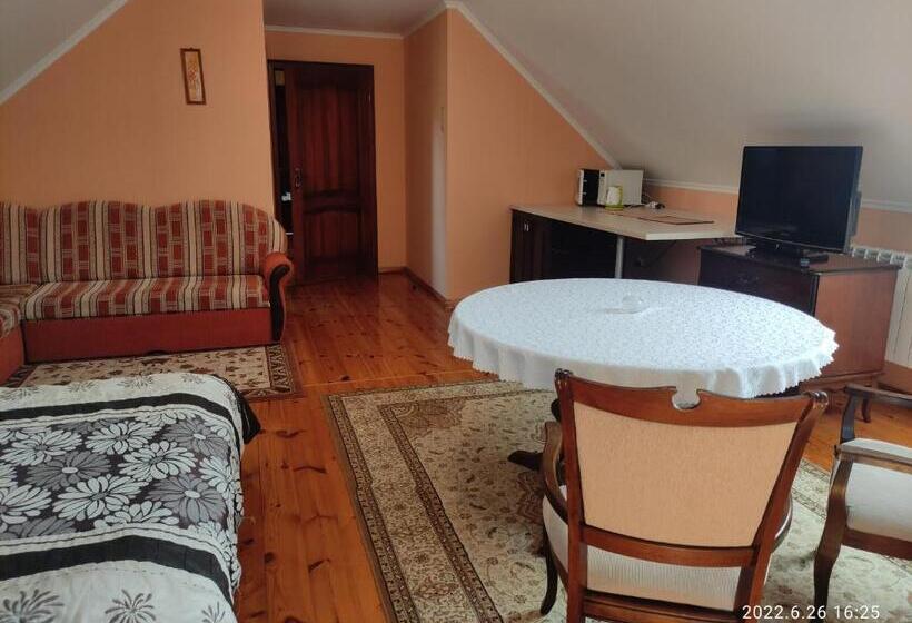 اتاق استاندارد چهارنفره با بالکن, Willa Leśna Polana