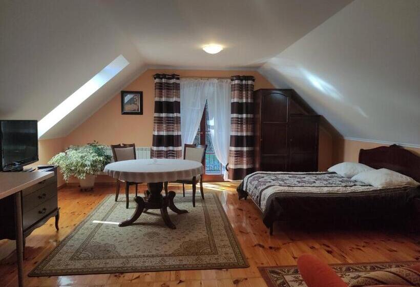 اتاق استاندارد چهارنفره با بالکن, Willa Leśna Polana