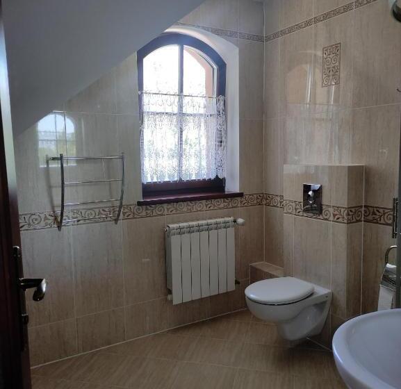 اتاق استاندارد چهارنفره با بالکن, Willa Leśna Polana