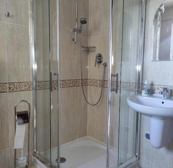 اتاق استاندارد چهارنفره با بالکن, Willa Leśna Polana