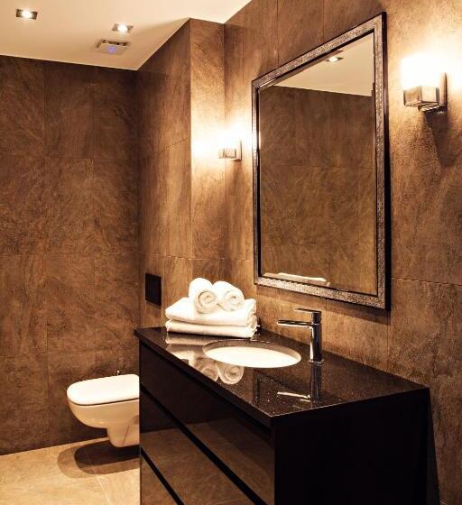 豪华三人间, Four Winds