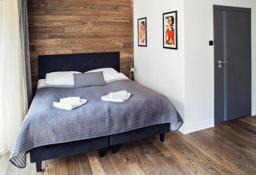 Comfort room with balcony, Four Winds