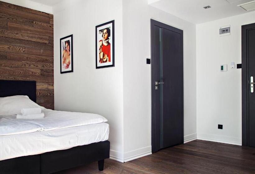 Comfort room with balcony, Four Winds