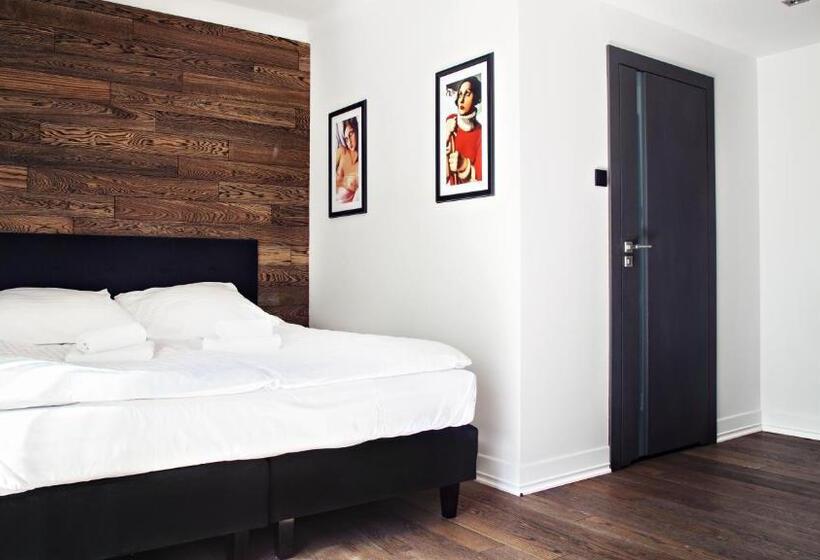 Comfort room with balcony, Four Winds