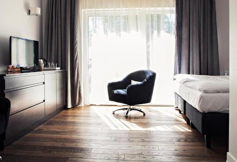 Comfort room with balcony, Four Winds