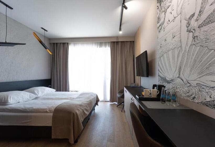 带阳台的豪华间, Four Winds