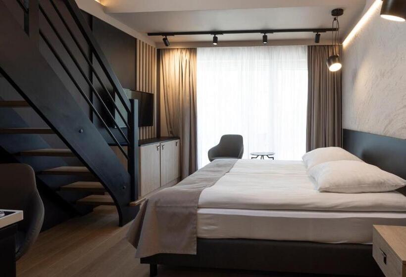 家庭套房, Four Winds