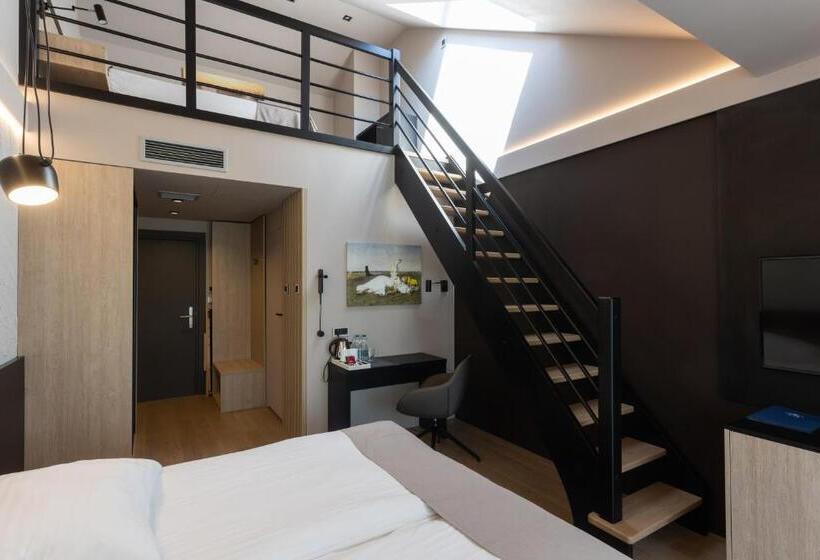 家庭套房, Four Winds