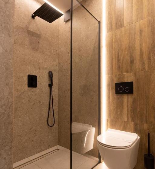 家庭套房, Four Winds