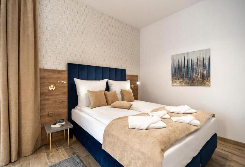 Апартаменты 1 Спальня с Балконом, Helios Apart