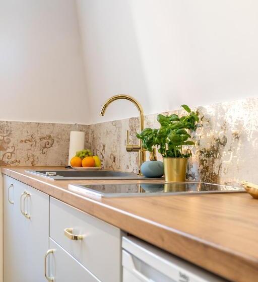 Апартаменты 1 Спальня с Балконом, Helios Apart