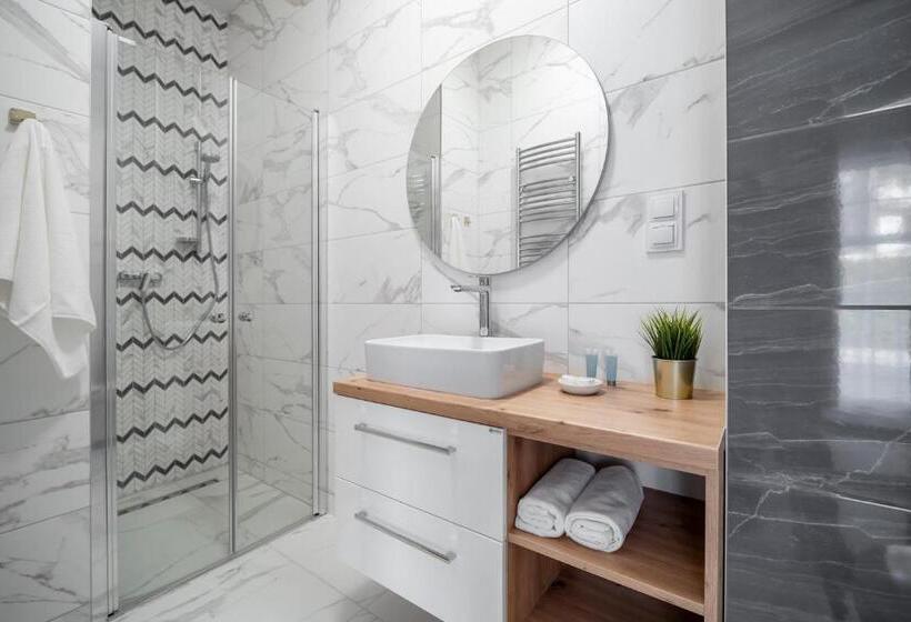 Студия Deluxe, Helios Apart