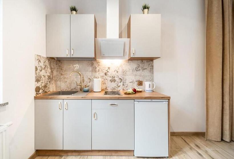 Студия Deluxe, Helios Apart