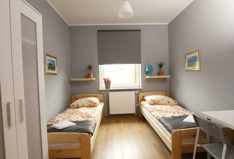 اتاق استاندارد با سرویس بهداشتی مشترک, Hostel W Ogrodzie