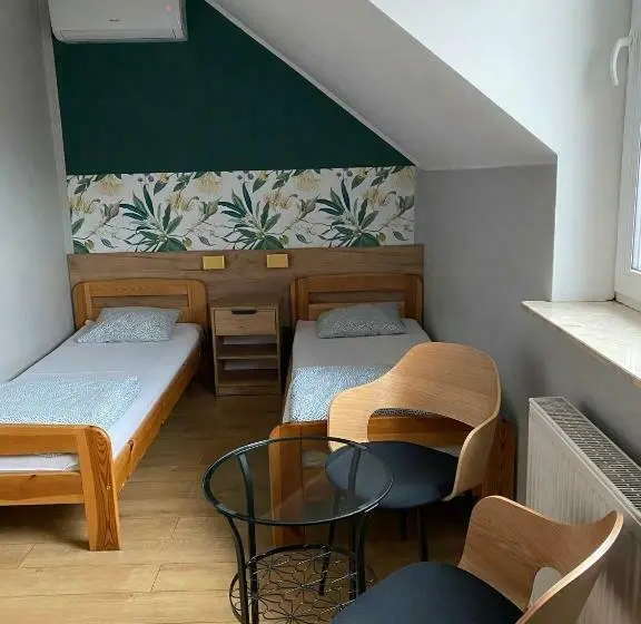 Standard Kolmen Hengen Huone, Hostel W Ogrodzie