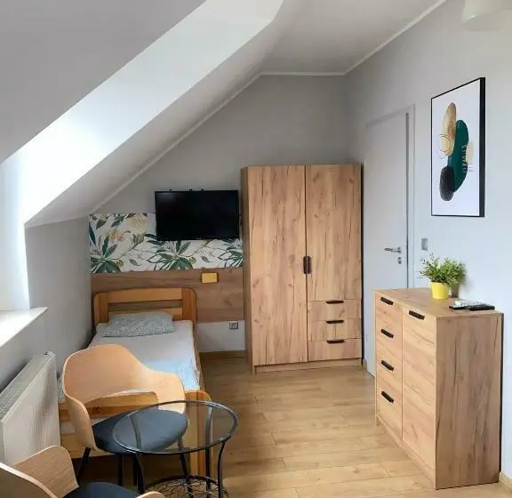 Standard Kolmen Hengen Huone, Hostel W Ogrodzie