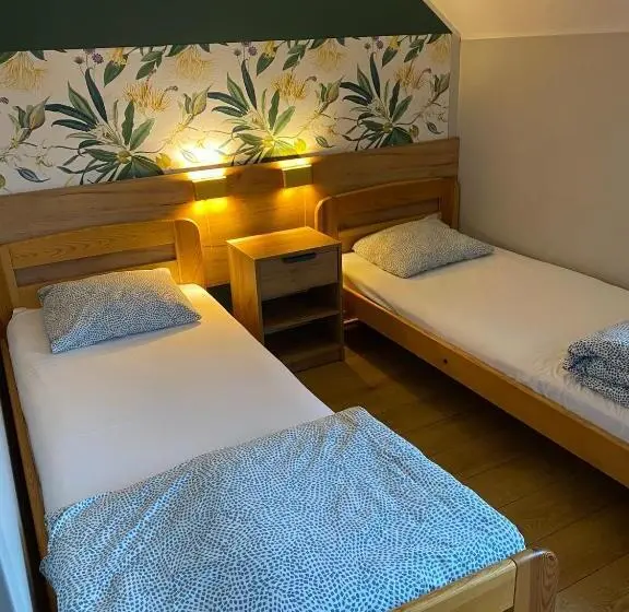 Standard Kolmen Hengen Huone, Hostel W Ogrodzie