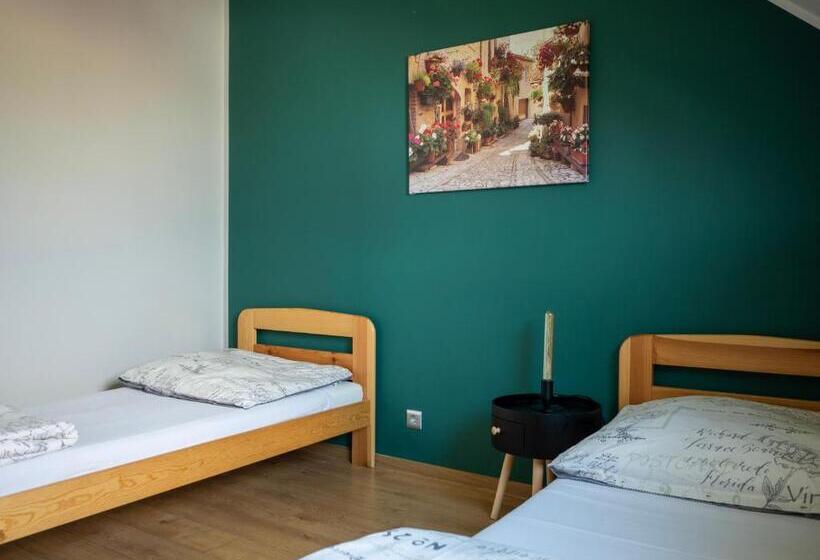 اتاق استاندارد سه نفره, Hostel W Ogrodzie