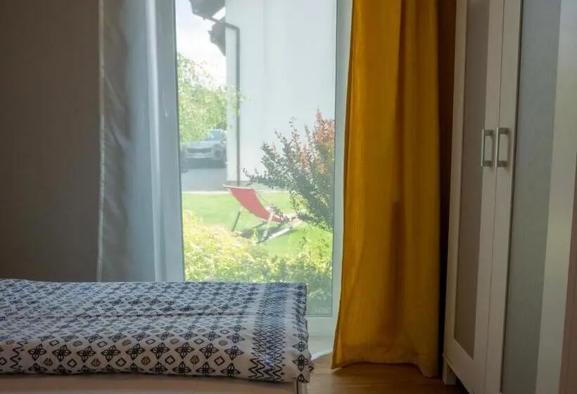 Mökki 1 Makuuhuone, Hostel W Ogrodzie