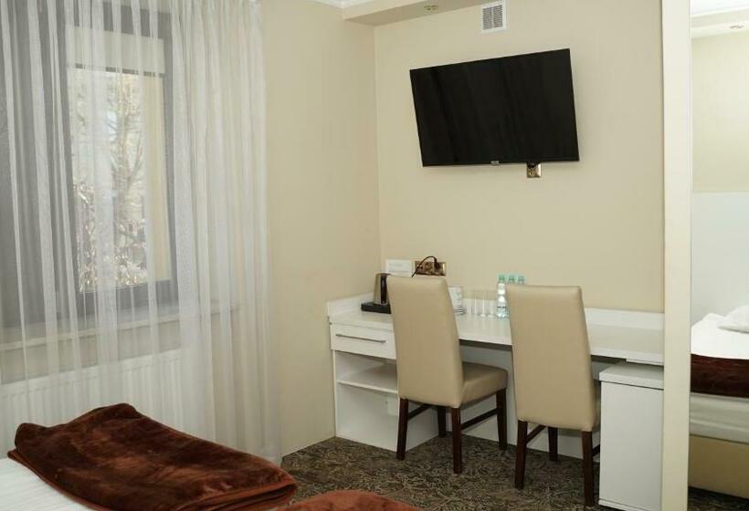 スタンダードトリプルルーム, Promien