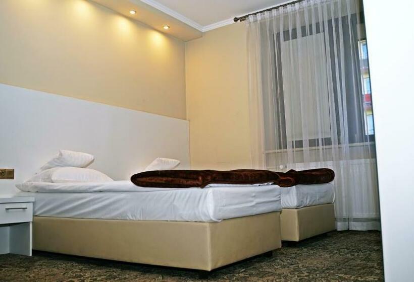 スタンダードトリプルルーム, Promien