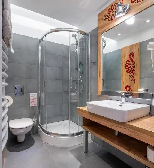 Premium Neljän Hengen Huone, Parzenica B&b   Wyjątkowa I Jedyna!!! Sprawdź Nas A Nie Pożałujesz!