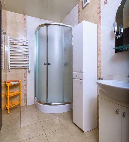 إستديو عائلى, Dom Gościnny Przedmieście