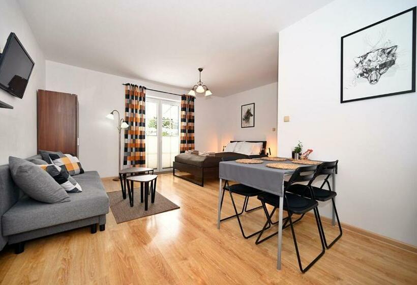 استودیو خانوادگی, Molonówka Guest House