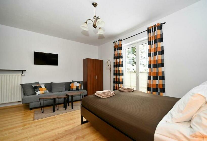 استودیو خانوادگی, Molonówka Guest House